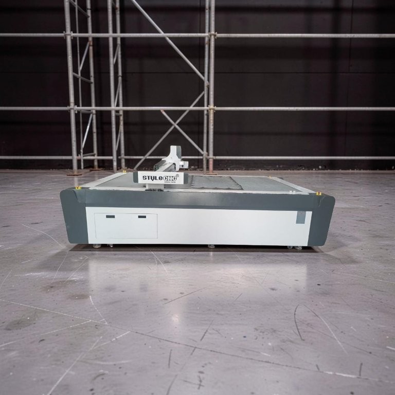 USED CNC oscillating knife gasket cutter - CNC STC1625